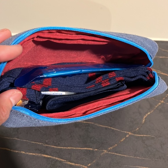 Jantaminiau Toiletry Bag, offered by KLM Airlines - Picture 3 of 5